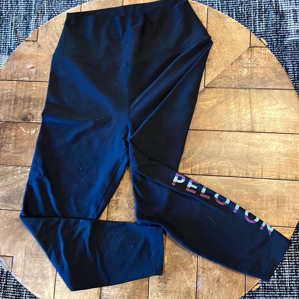 Peloton higher waisted buttery soft leggings!
